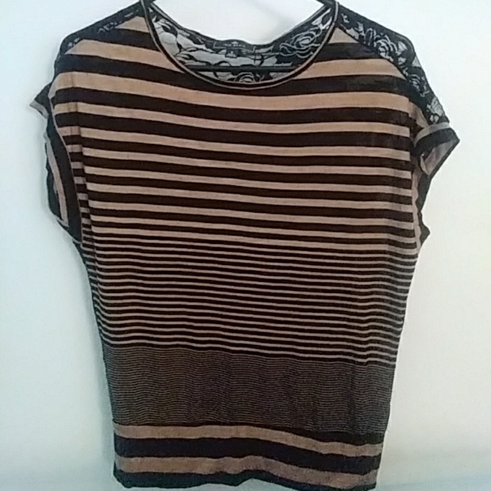 $ 5 ..when bundle w/ 2 more. Unique & Femenine top